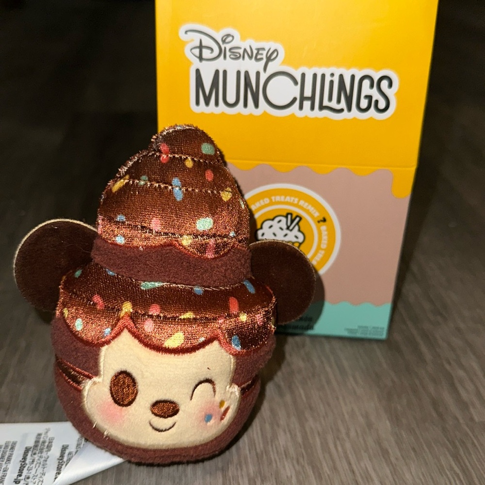 Disney Munchlings Mickey Mocha Chocolate Cake!